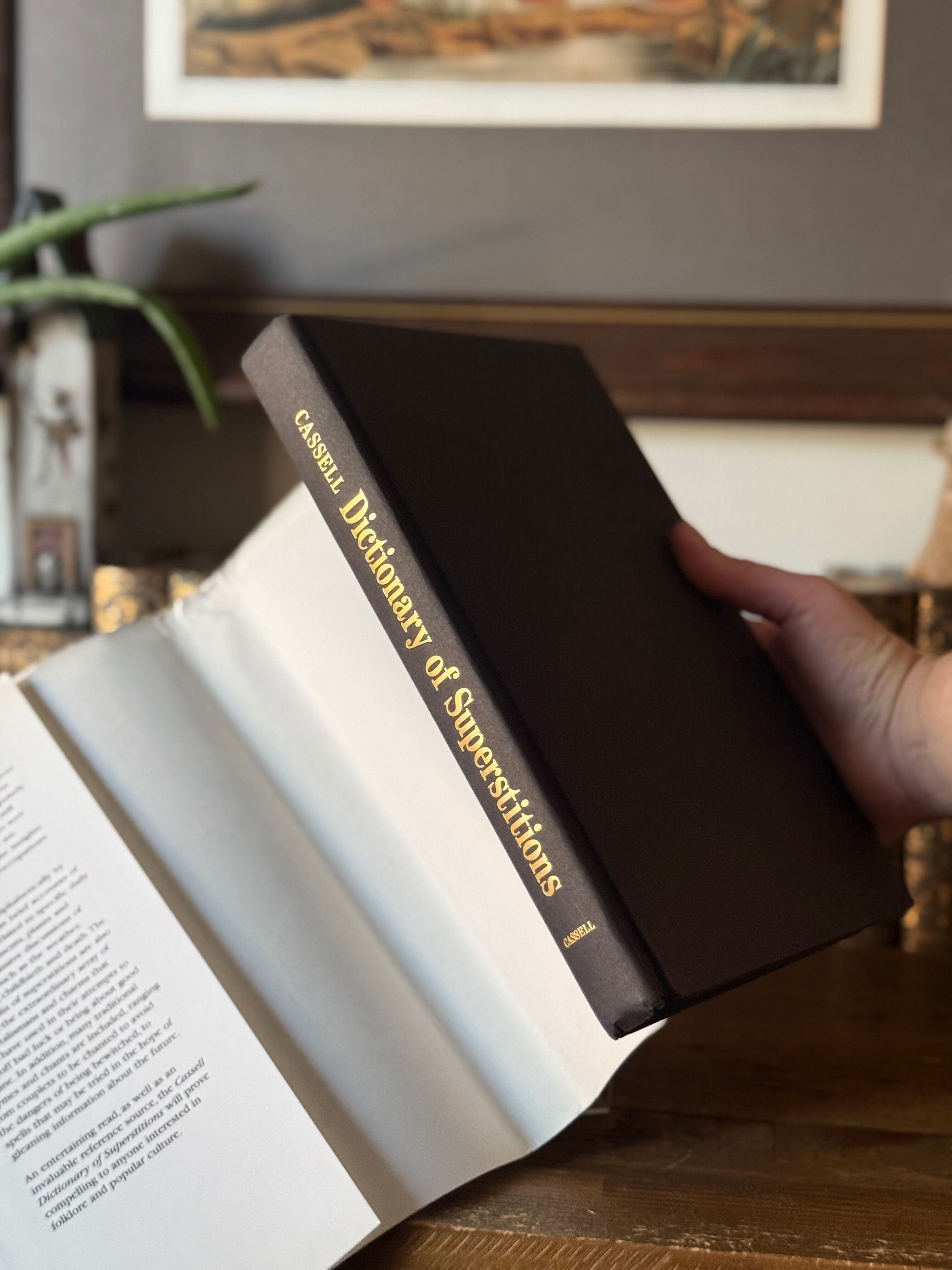 Cassell Dictionary of Superstitions by David Pickering