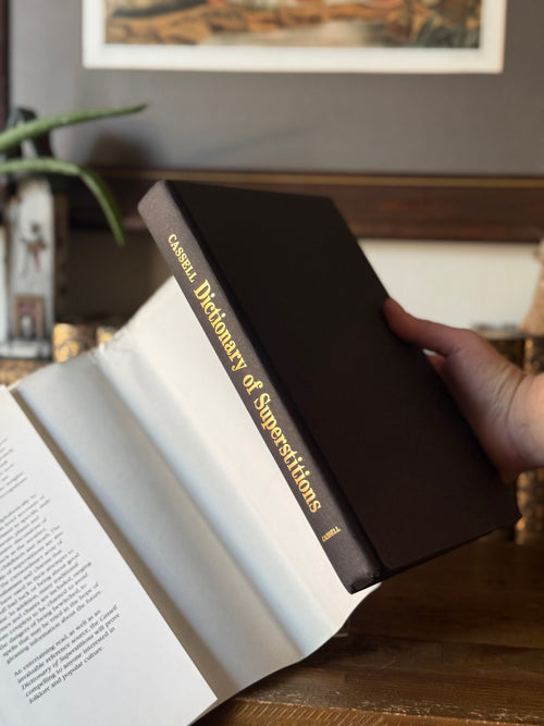 Cassell Dictionary of Superstitions by David Pickering