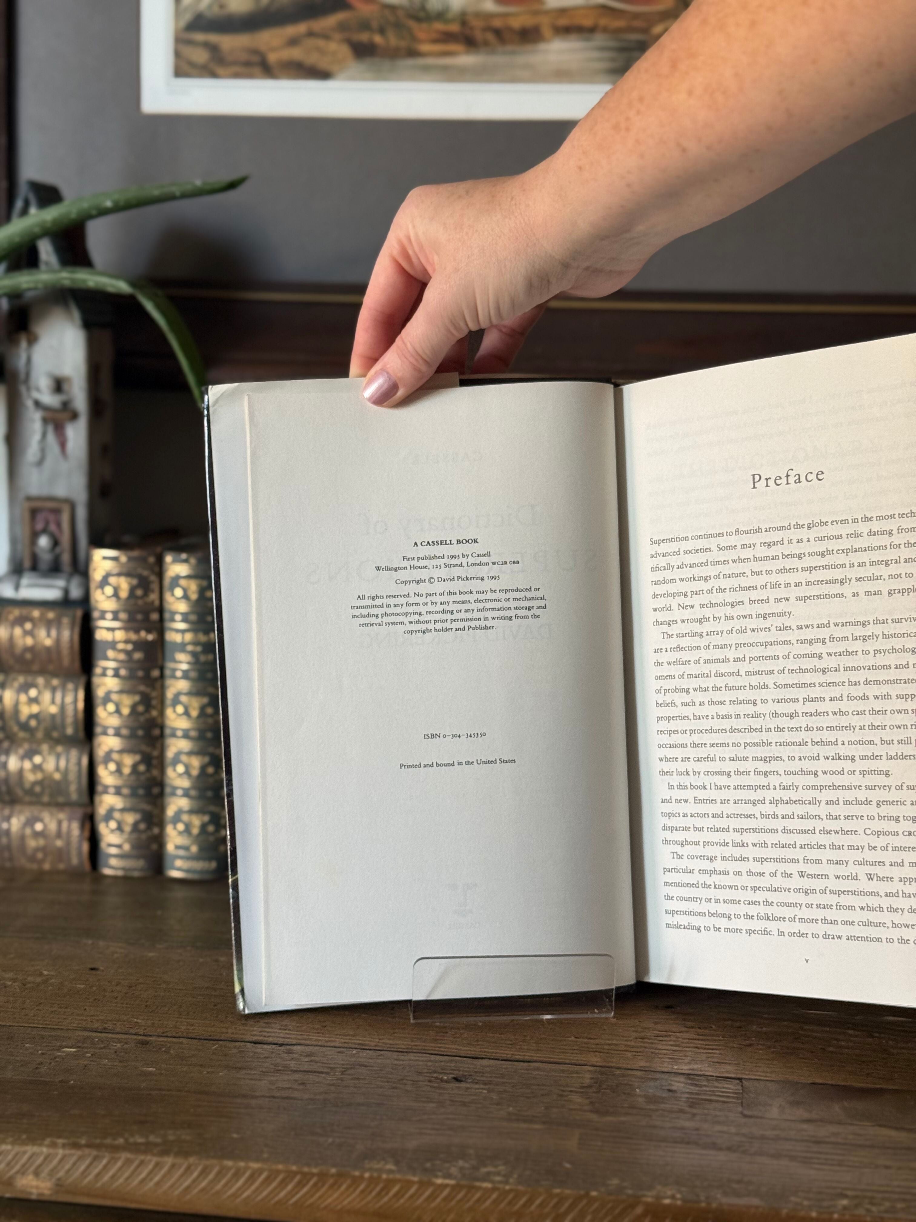 Cassell Dictionary of Superstitions by David Pickering