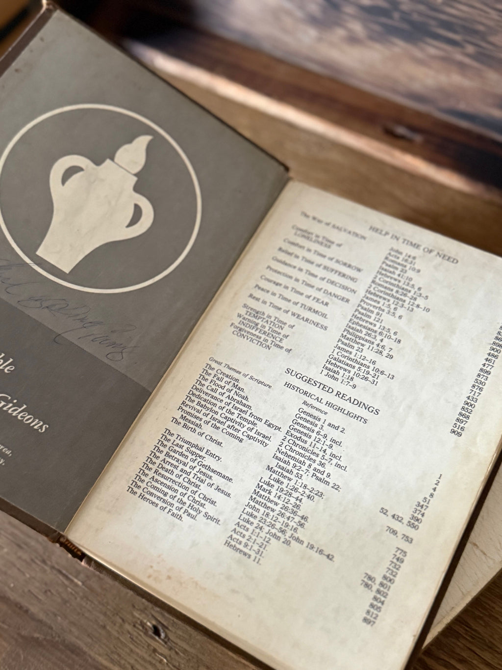 Vintage Gideons Holy Bible